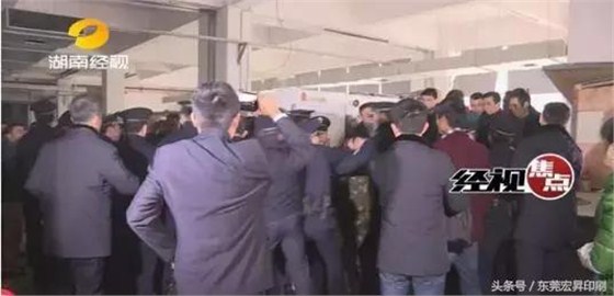 「热点」两级法院联合执法竟遭印刷工人抗法，到底发生什么了？