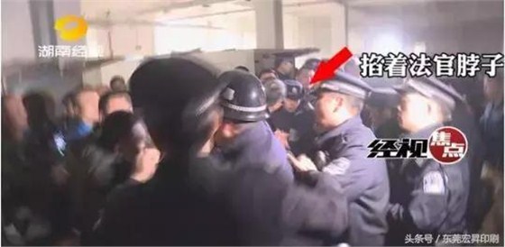 「热点」两级法院联合执法竟遭印刷工人抗法，到底发生什么了？